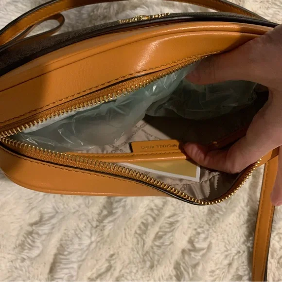 Michael Kors Jet Set Crossbody Bag - Picture 5 of 8